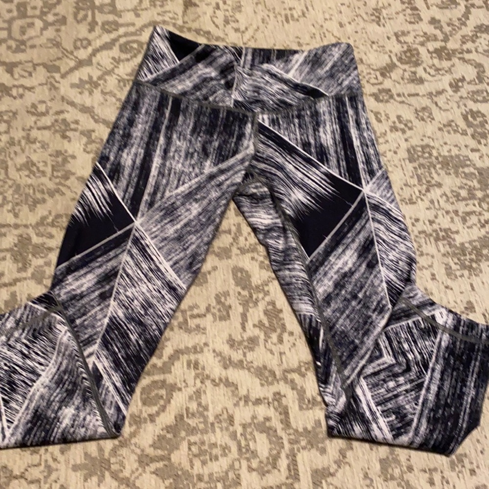 Lululemon size 4 wunder under leggings
